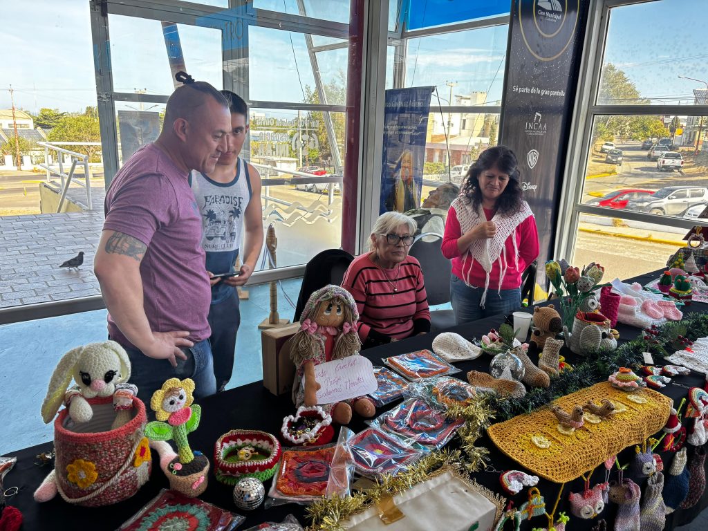 Cierre anual de los Talleres Barriales en el Cine Municipal