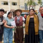 La comunidad celebró el Día de la Tradición con un desfile y muestras culturales en el centro de la ciudad