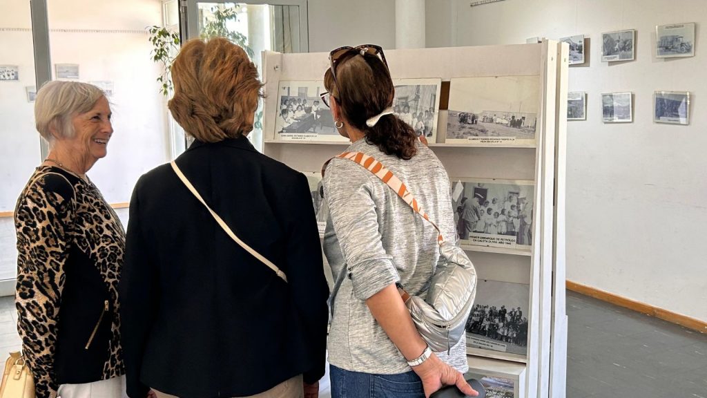 Rosa López presentó la muestra fotográfica de su emblemático libro