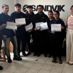 Entregan certificados a jóvenes pasantes en la empresa Sandvik