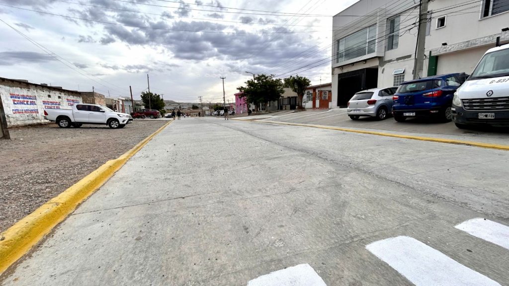 El intendente inauguró la pavimentación de la calle Alvear