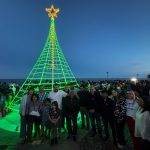 La Municipalidad de Caleta Olivia realizó el encendido del Árbol de Navidad en la Costanera