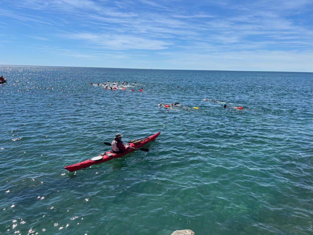 Inauguraron la temporada de verano con la travesía de aguas abiertas “El Cruce”