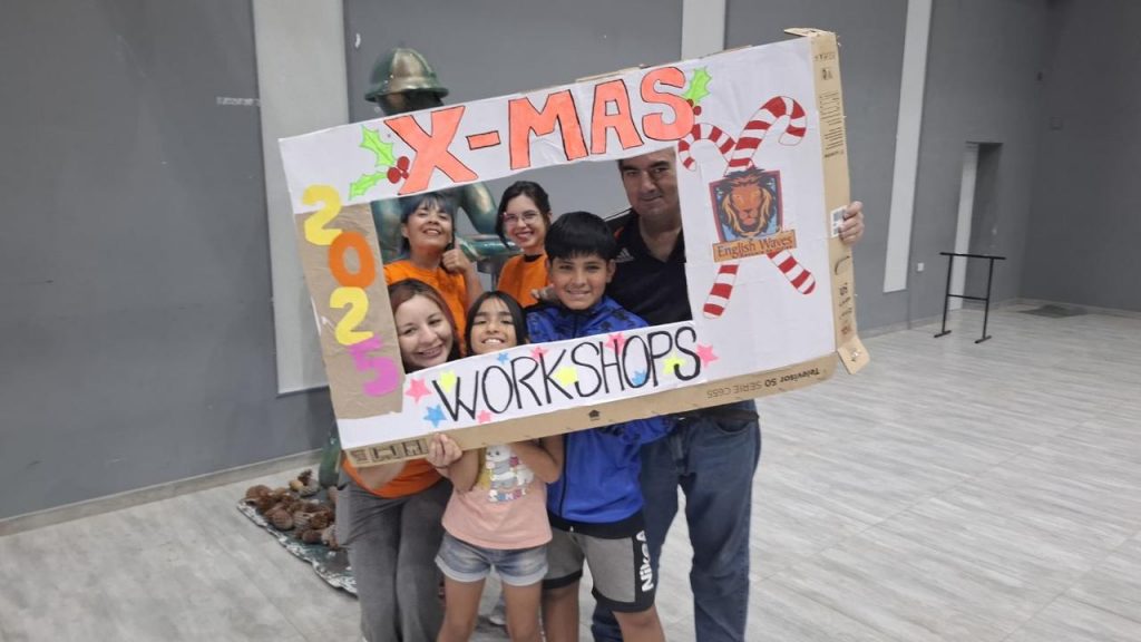 La Municipalidad acompañó la realización de talleres navideños solidarios en el SUM del Centro Cultural