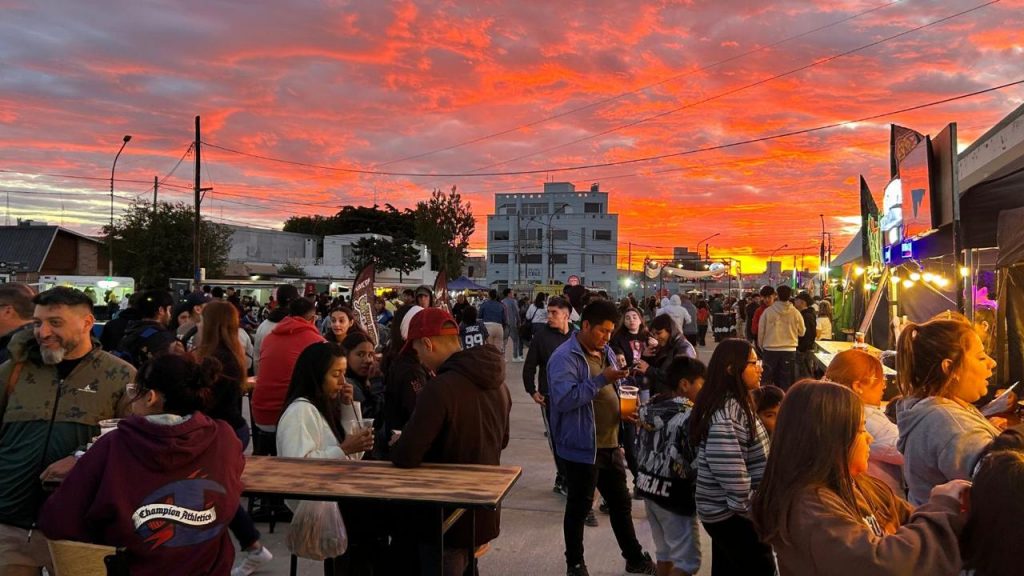 Las familias disfrutan de la primera jornada de la Fiesta de la Náutica y del Turismo
