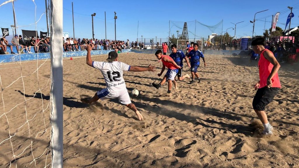 Arrancó el torneo de Beach Futbol masculino