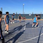 Torneo de basquet 3×3 en la costanera local