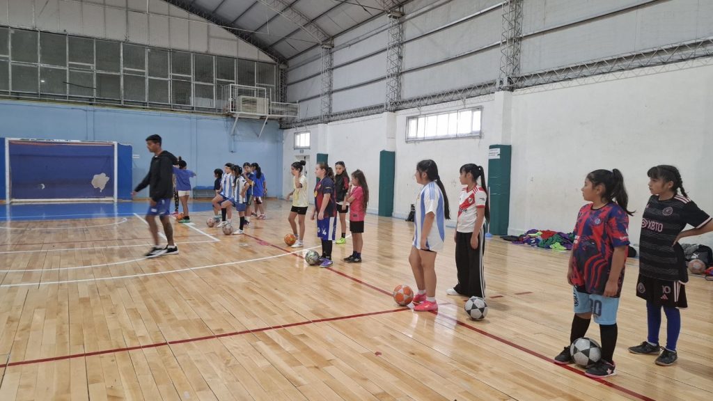 Comenzó la Escuela Municipal de Fútbol Femenino “Infanto Juvenil” en el Gimnasio “Chichiño” Ibáñez