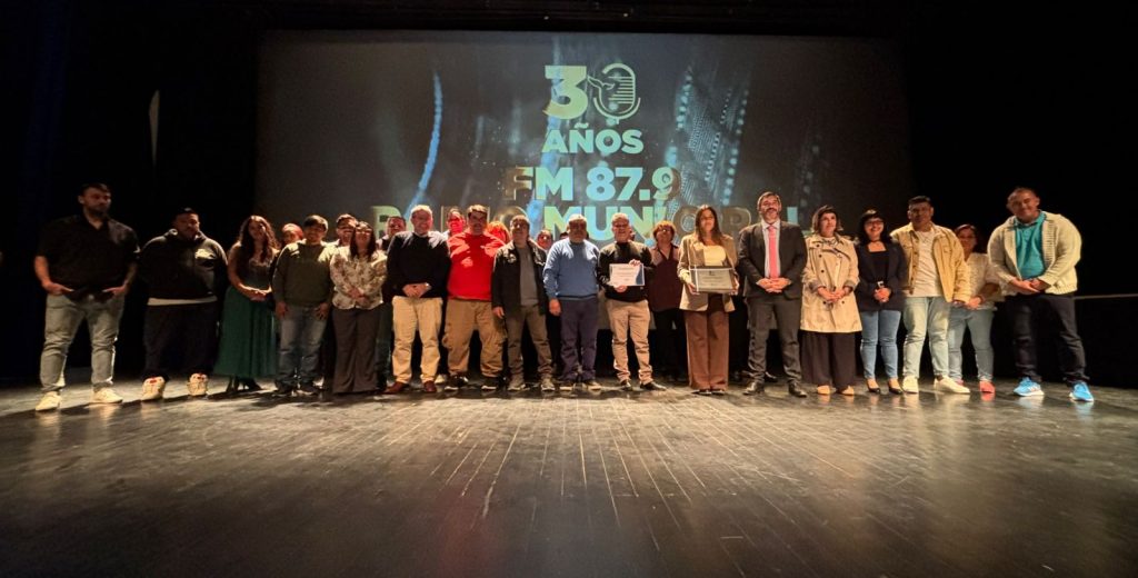 La Radio Municipal celebró sus 30 años con un emotivo acto y reconocimiento a su historia