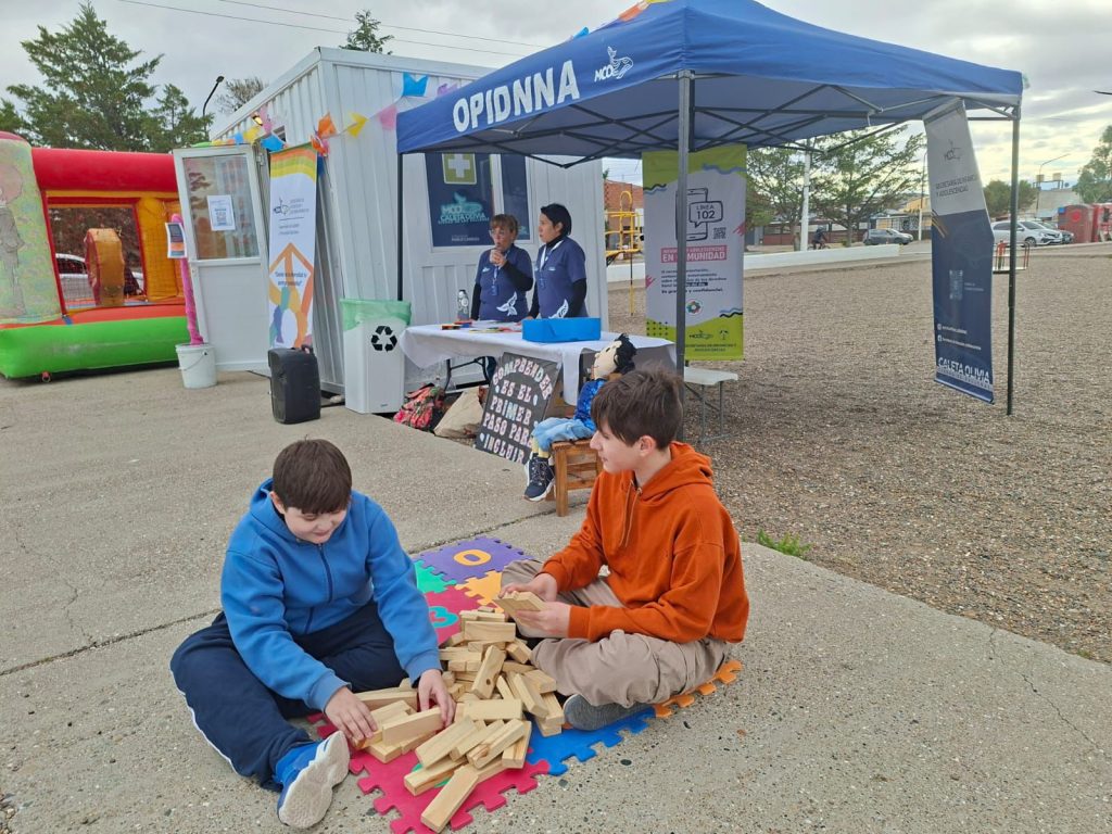 Campaña de sensibilización por el Día Internacional del Síndrome de Down en la costanera local
