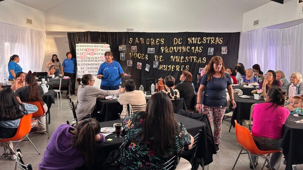 Tarde de encuentro y disfrute en el Té Bingo organizado en el Mes de la Mujer