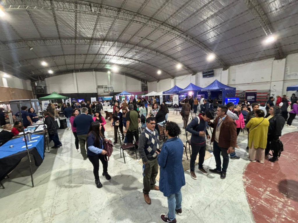 Viva Barrio: amplio despliegue de servicios en el Gimnasio Enrique Mosconi