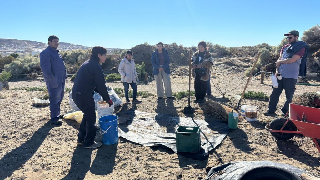 Impulsan la conciencia ambiental con charla sobre compostaje y visita guiada en Punto Orgánico