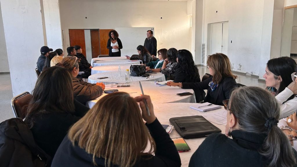 Acciones para fortalecer políticas de atención a la comunidad extranjera