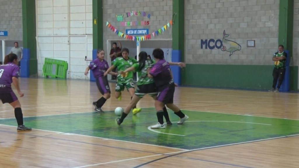Gran cierre del Primer Torneo Regional de Fútbol Femenino en el gimnasio Pancho Cerda