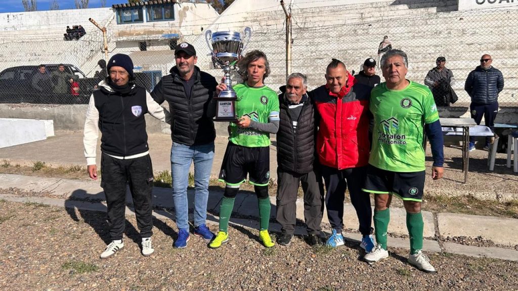 Con gran convocatoria finalizó el Torneo Patagónico Sur de Fútbol de Veteranos en Caleta Olivia