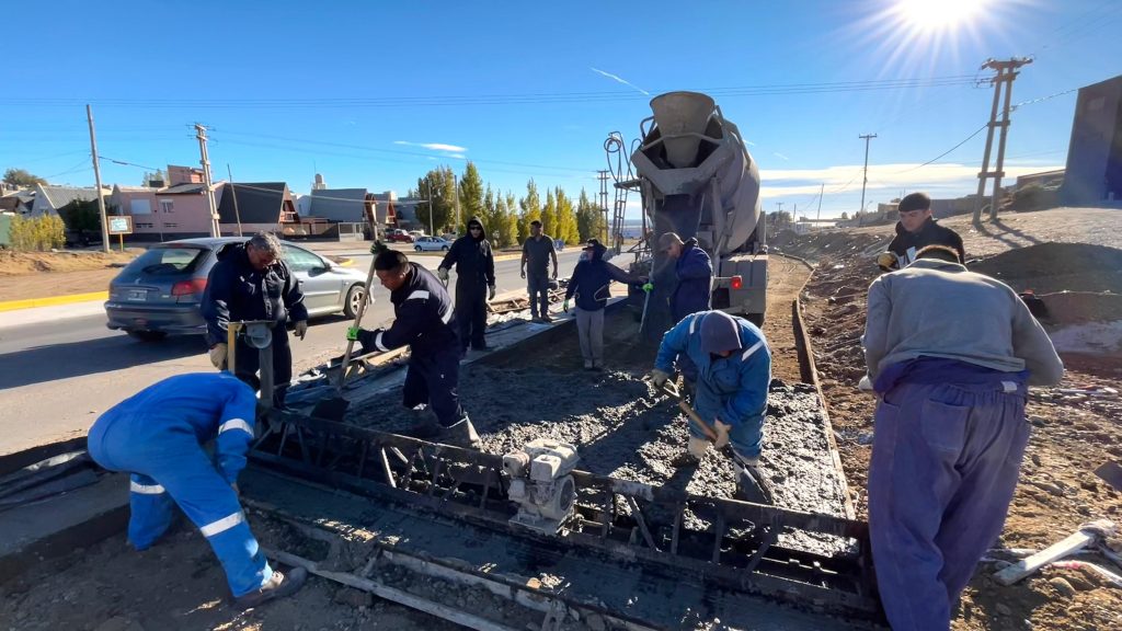 Avanza la obra sobre la colectora de Ruta Provincial N° 12 para mejorar la circulación