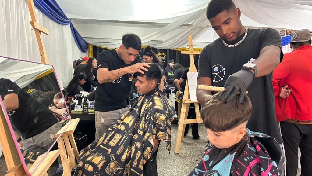 El Municipio acompañó jornada solidaria con copa de leche y corte de cabello gratuito en Fundación Flota Amarilla