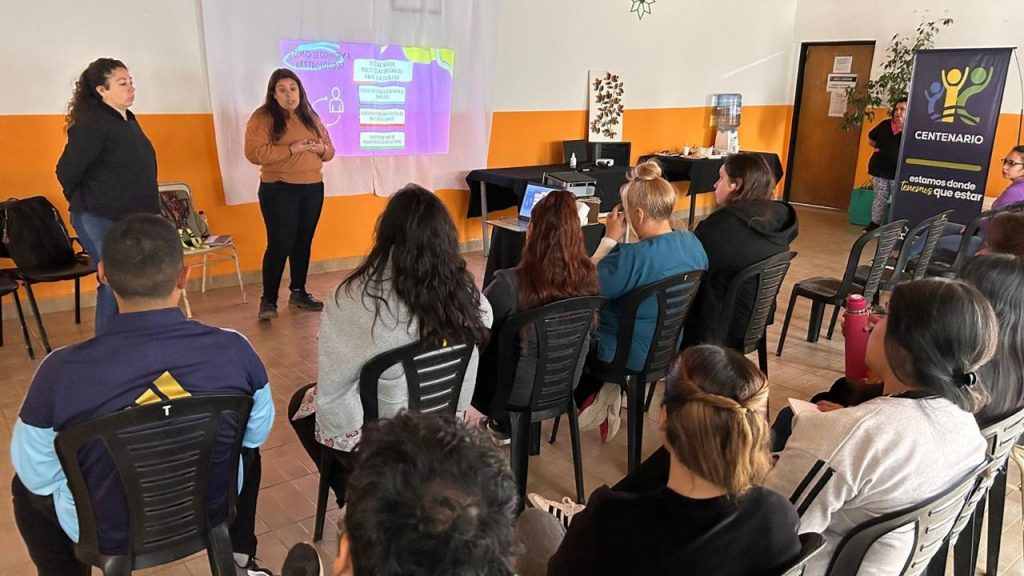 Se capacitó al personal del CIC Centenario en materia de violencia de género