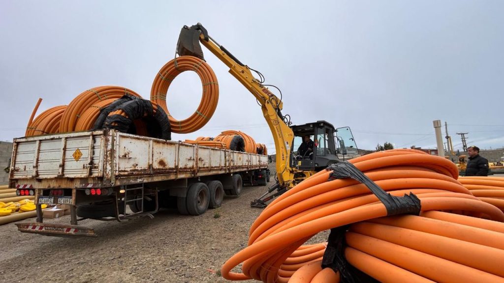Llegó el material para la ampliación de la red de gas del barrio René Favaloro