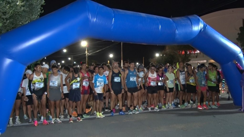 Caleta Olivia vivió una multitudinaria corrida nocturna “Héroes de Malvinas”