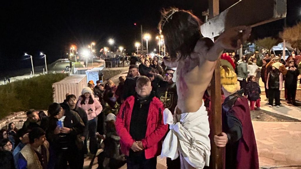 Caleta Olivia consolida su identidad con una nueva edición del Vía Crucis «Mar y Tierra»