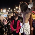 Caleta Olivia consolida su identidad con una nueva edición del Vía Crucis «Mar y Tierra»