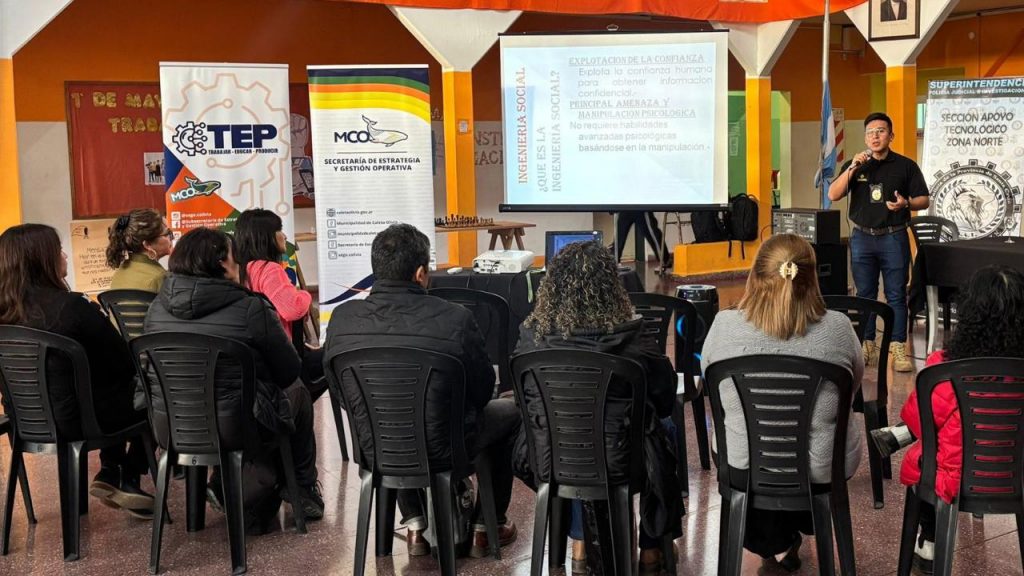 Brindan charla para prevenir situaciones de riesgo en entornos digitales