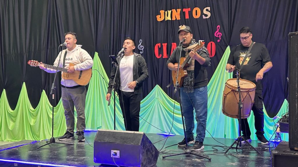 Velada solidaria reunió a artistas locales
