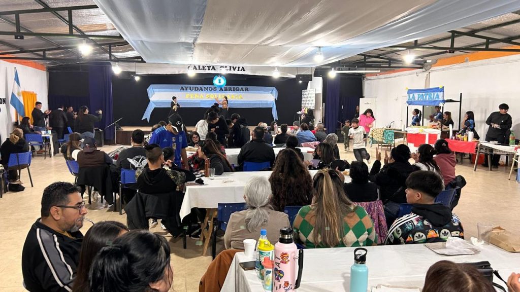 La Peña Solidaria “Ayúdanos a Abrigar” reunió a vecinos y artistas en barrio Mutual