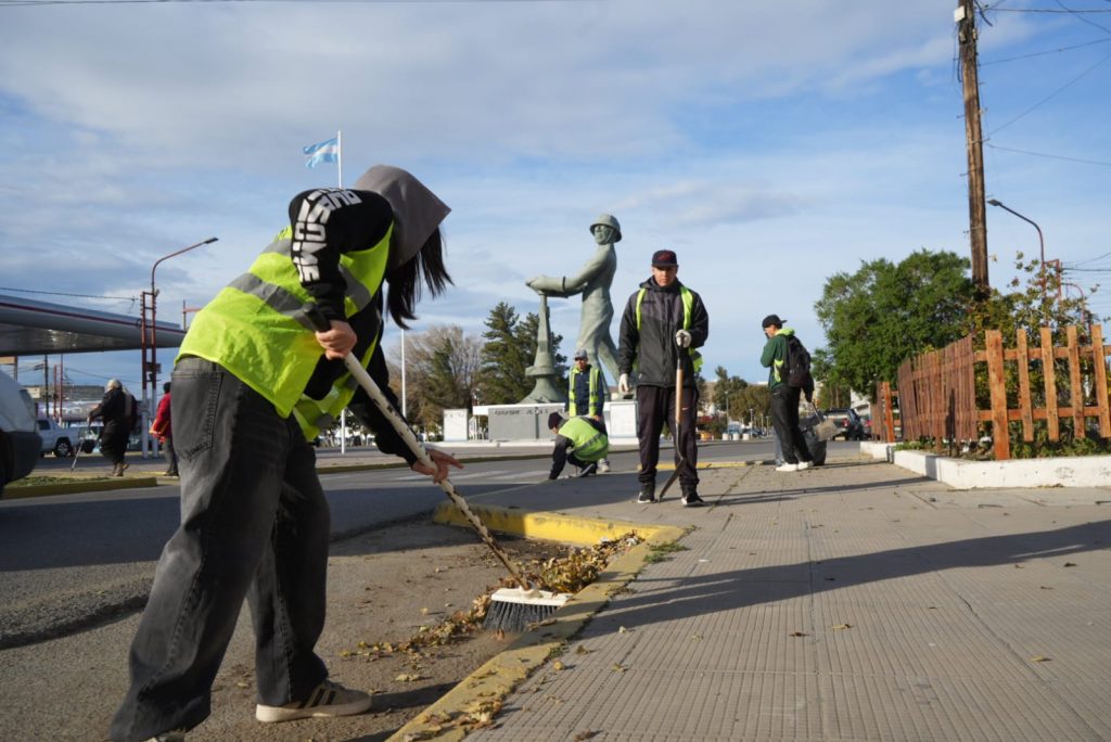 El Municipio intensifica tareas de limpieza y mantenimiento en la zona céntrica