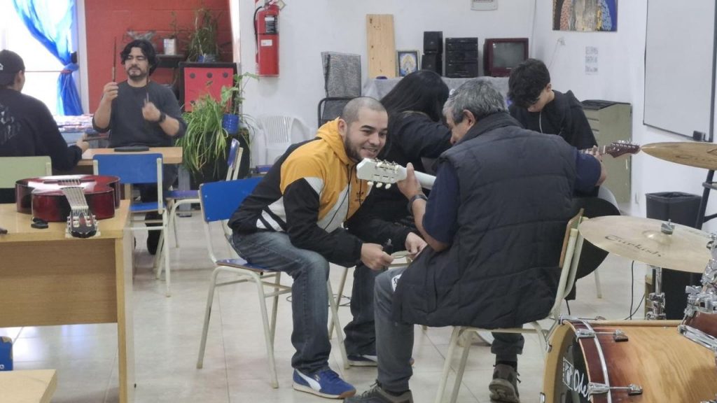 El CIJ 3 de Febrero realizó clases abiertas gratuitas de música para jóvenes