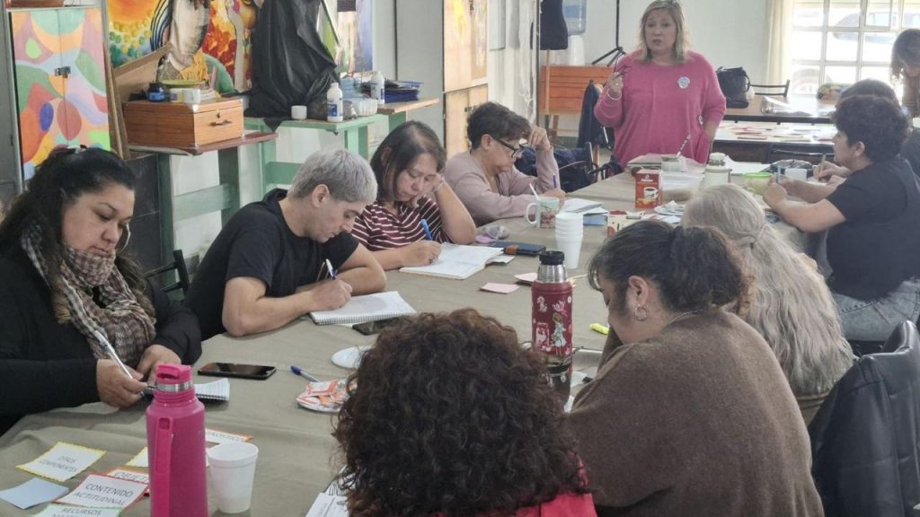 La Municipalidad fortaleció la capacitación de talleristas del CIM con una jornada sobre planificación didáctica