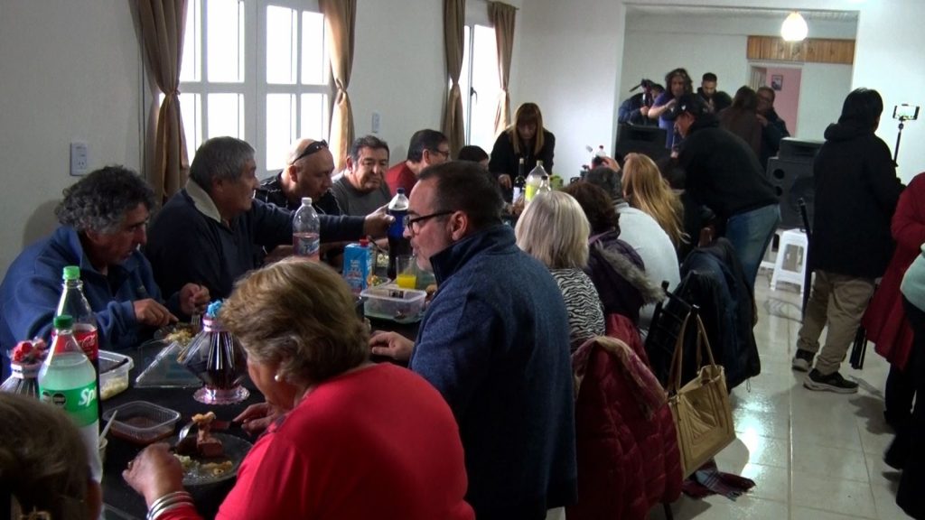 El Centro de Jubilados y Pensionados Municipales de Caleta Olivia celebró su 20° Aniversario