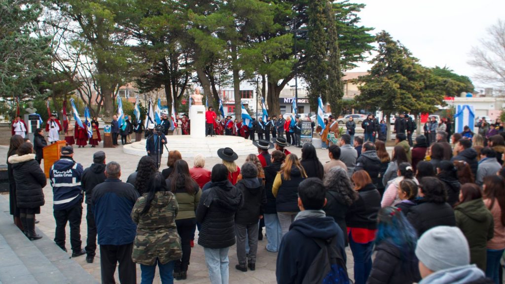 El Municipio y el Centro de Residentes Salteños homenajearon al General Martín Miguel de Güemes