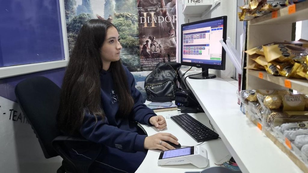 Municipio firmó convenio con el Colegio San José Obrero para pasantias en el Cine Municipal
