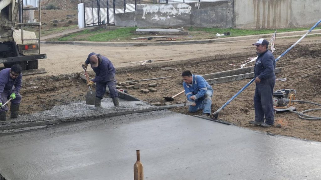 Avanzan las obras de hormigonado y mejoramiento vial en el barrio Mirador