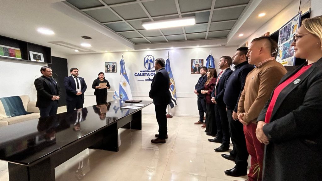 El intendente Pablo Carrizo tomó juramento a los nuevos secretarios de Gobierno y Planificación