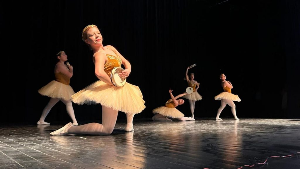 La Escuela Municipal de Danzas Clásicas presentó su Muestra de Invierno