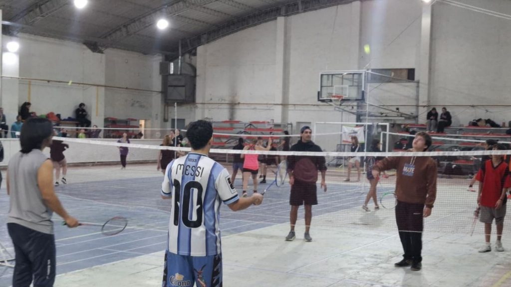 Caleta Olivia fue anfitriona del primer encuentro recreativo de bádminton