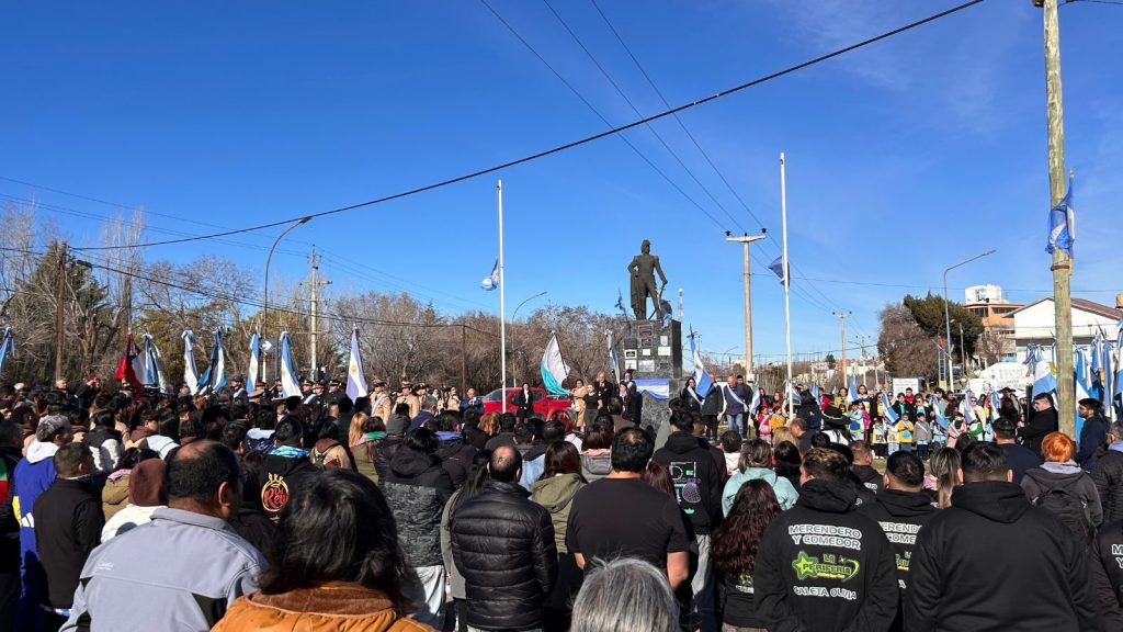 Caleta Olivia conmemoró el aniversario del Paso a la Inmortalidad del General José de San Martín