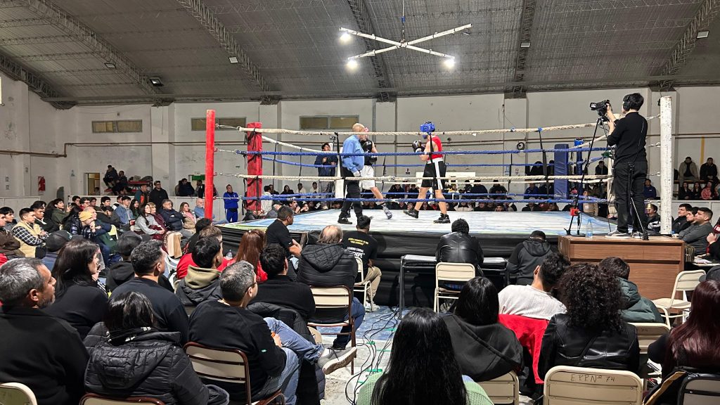 Caleta Olivia vivió una nueva velada de boxeo en el Gimnasio Municipal Enrique Mosconi