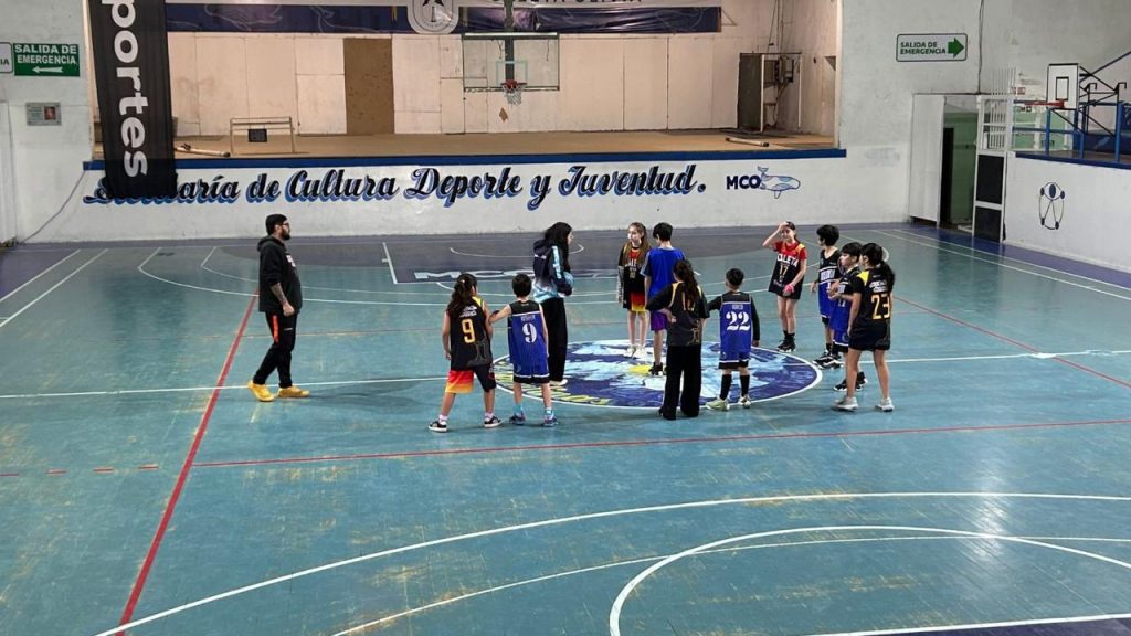 La Escuela Municipal de Básquet “Pitbulls” celebra el Mes de las Infancias con una jornada deportiva