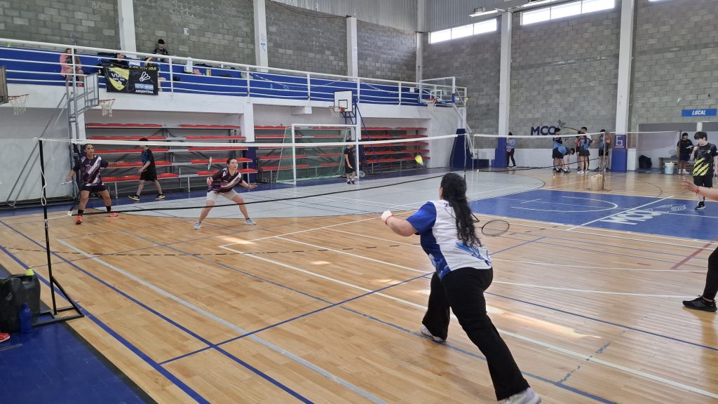 Torneo regional de bádminton reunió a deportistas en Caleta Olivia