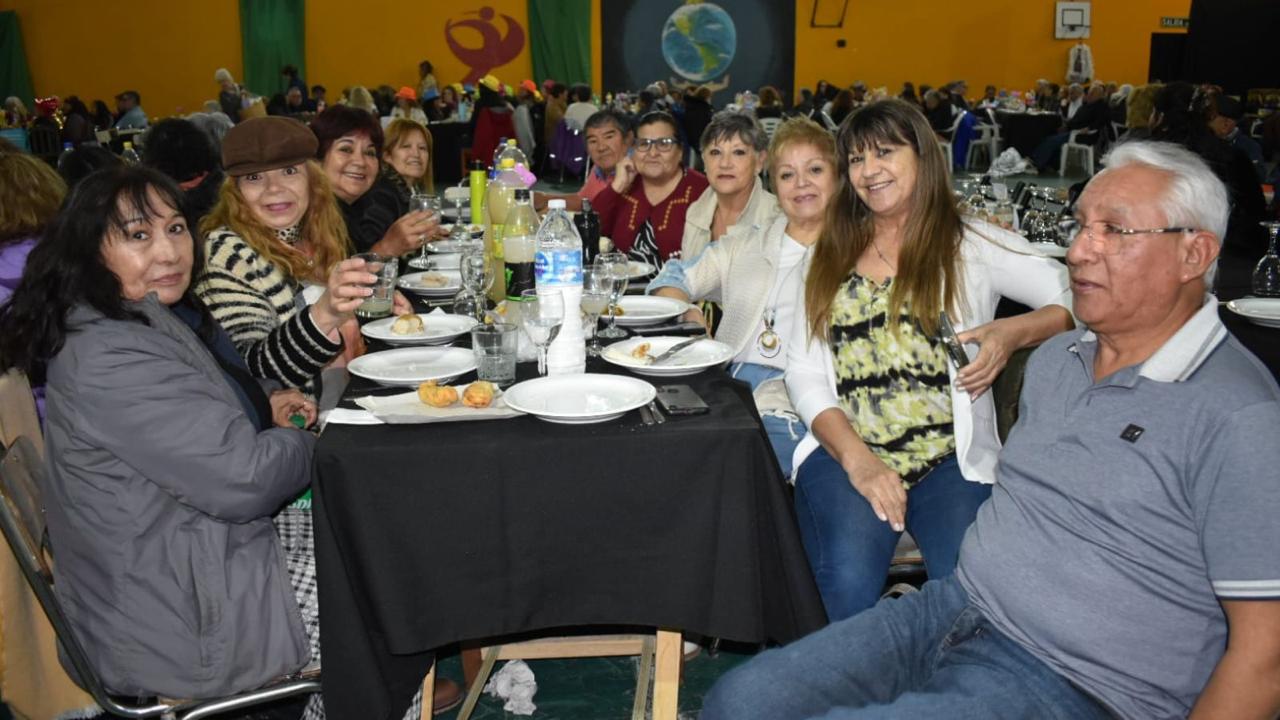 Jubifest 2026 reunió a los centros de jubilados de Caleta Olivia en una jornada de encuentro y celebración