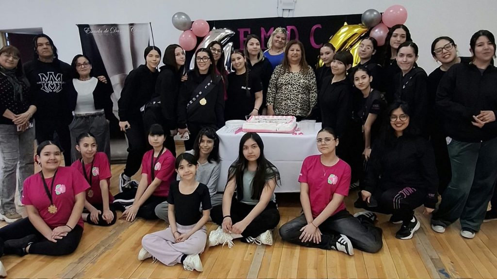  Escuela Municipal de Danzas Clásicas celebró 44 años de trayectoria