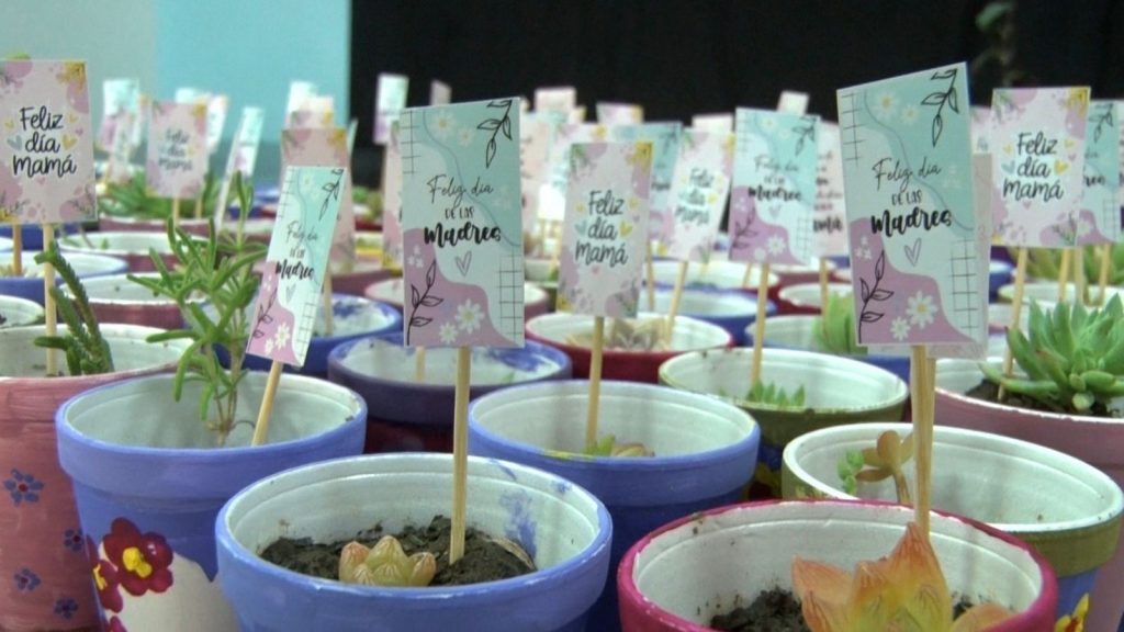 Se realizó un mate bingo solidario para agasajar a las madres de los talleres municipales