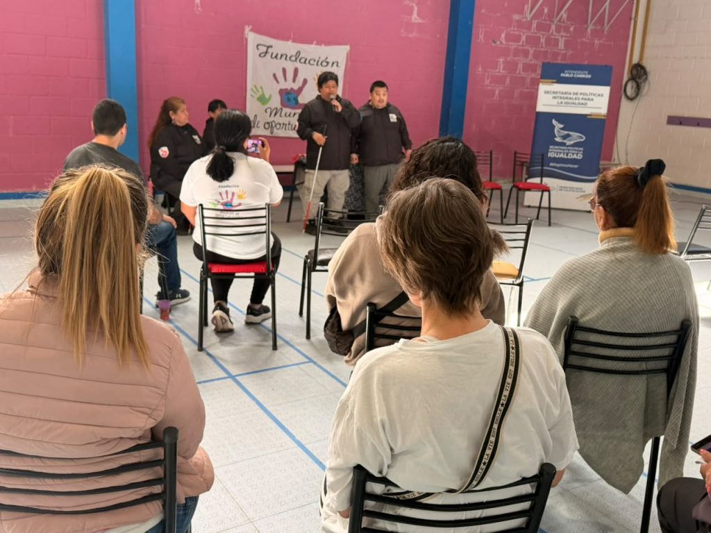 Caleta Olivia realizó una jornada de concientización sobre discapacidad visual y el uso del bastón blanco