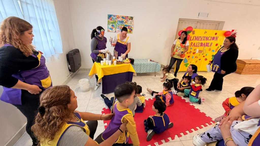 “Mis Primeras Huellitas” realizó un desfile infantil para promover la alimentación saludable